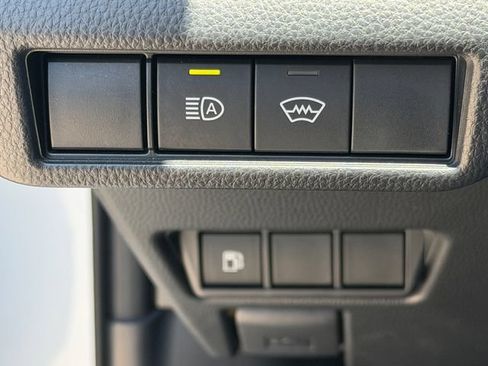 Used 2025 Toyota Prius LE FWD image 26
