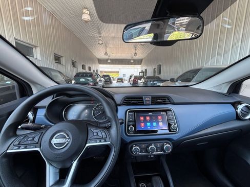 Used 2025 Nissan Versa SV image 31