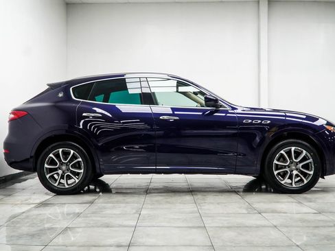 Used 2017 Maserati Levante w/ Luxury Package AWD/4WD image 6