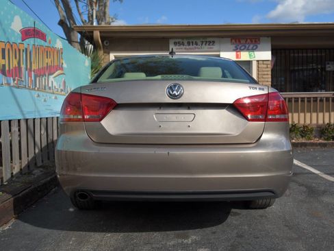 Used 2015 Volkswagen Passat TDI SE FWD image 29