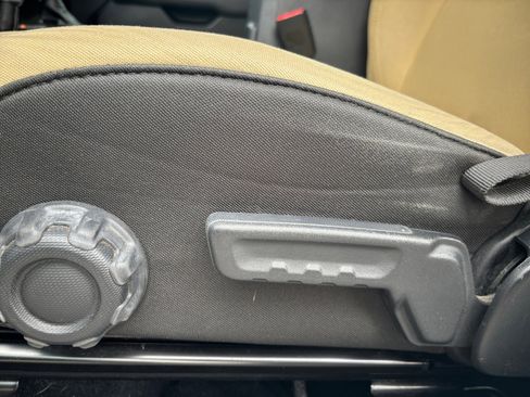 Used 2018 Jeep Wrangler Unlimited Sahara image 12