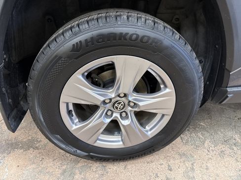 Used 2022 Toyota RAV4 XLE w/ Convenience Package image 13