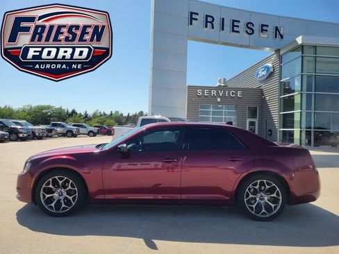 Used 2018 Chrysler 300 Touring w/ Sport Appearance Package RWD image 4