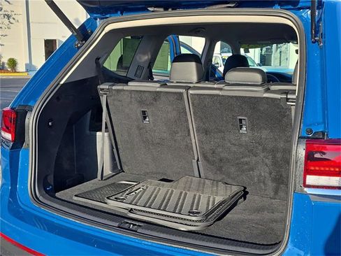 Used 2025 Volkswagen Atlas SE image 25