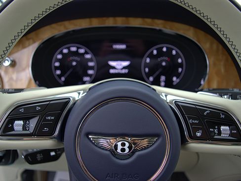 Certified 2023 Bentley Bentayga AWD/4WD image 37