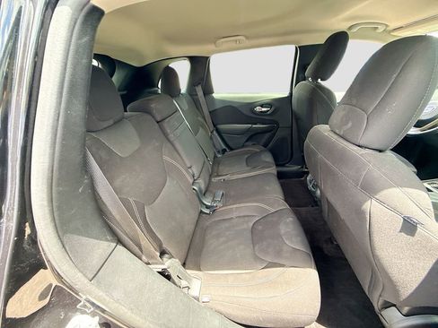 Used 2016 Jeep Cherokee Latitude w/ Safety/Convenience Group FWD image 32