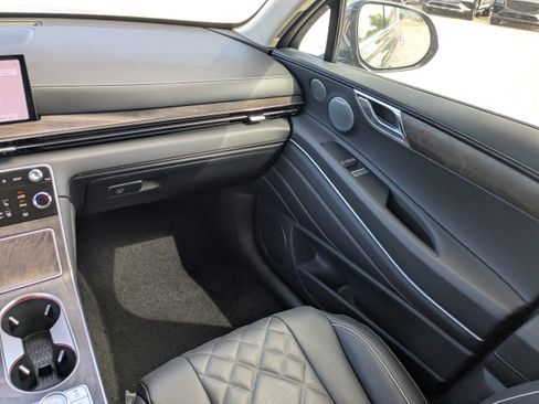 New 2025 Genesis GV80 3.5T Prestige image 11