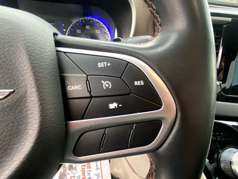 Used 2018 Chrysler Pacifica Touring-L w/ Tire & Wheel Group image 20