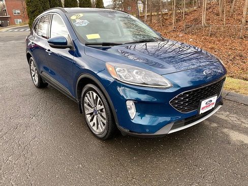 Used 2020 Ford Escape Titanium w/ Titanium Premium Package 2.0 image 3