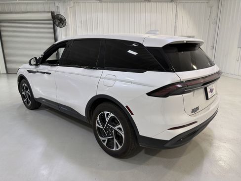 Used 2025 Lincoln Nautilus Premier w/ Jet Appearance Package image 3