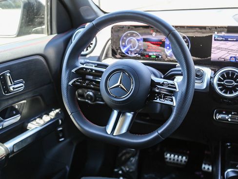 Used 2024 Mercedes-Benz EQB 300 4MATIC image 13