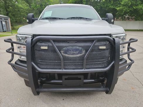 Used 2018 Ford F250 XL w/ Power Equipment Group RWD image 2