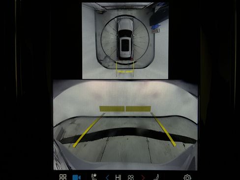 Used 2025 Volvo XC60 B5 Plus image 16