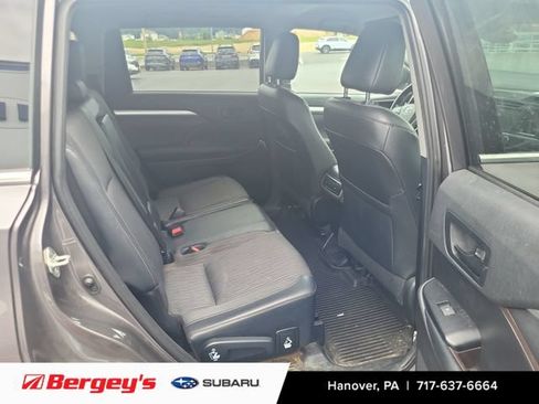 Used 2019 Toyota Highlander Plus AWD/4WD image 11