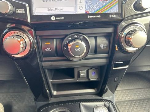 Used 2022 Toyota 4Runner TRD Off-Road Premium AWD/4WD image 19