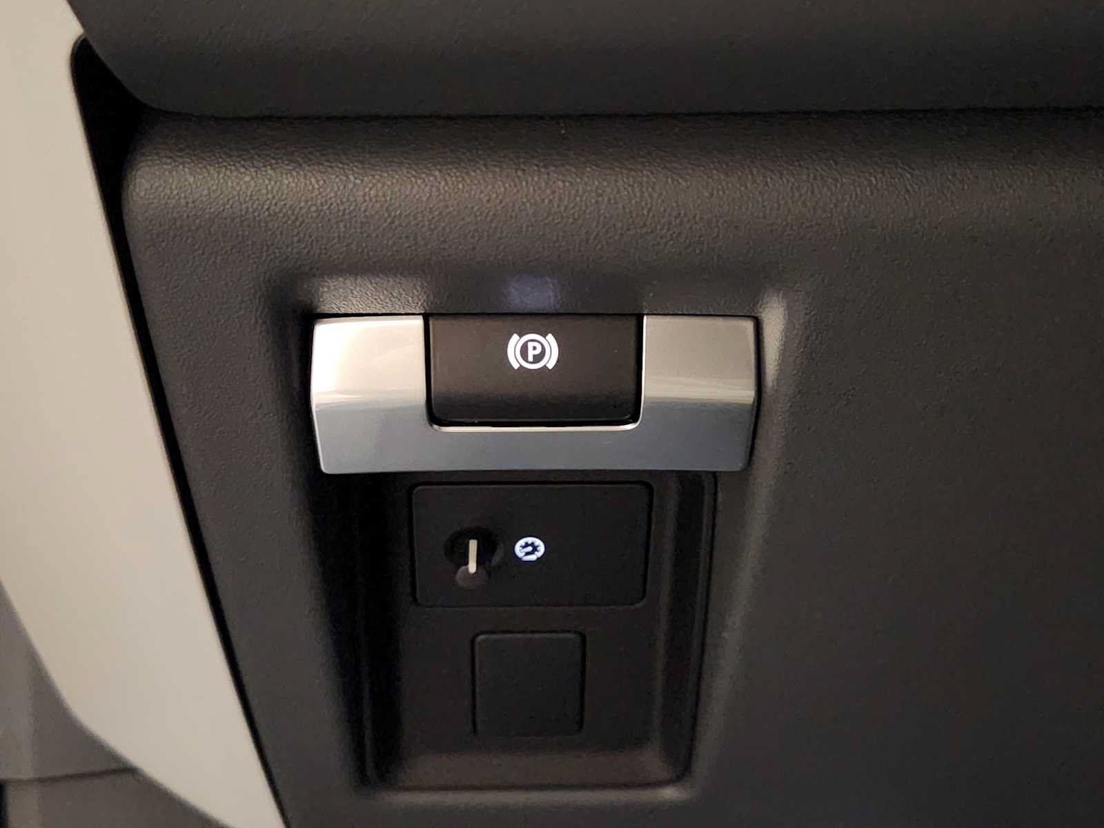 New 2026 Land Rover Defender 110 S AWD/4WD image 22