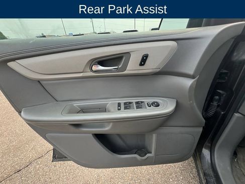 Used 2016 Chevrolet Traverse LT w/ Style and Technology Package FWD image 17