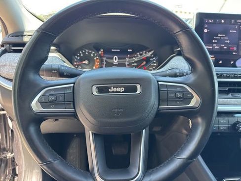 Used 2022 Jeep Compass Latitude AWD/4WD image 6