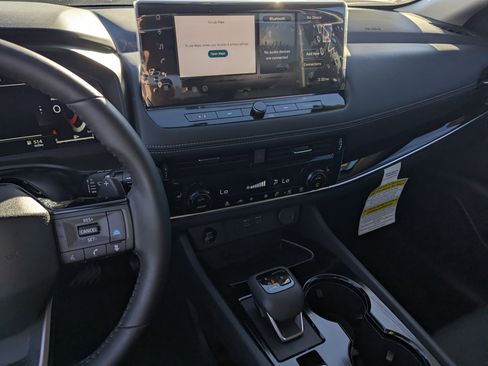 Certified 2025 Nissan Rogue SL image 10