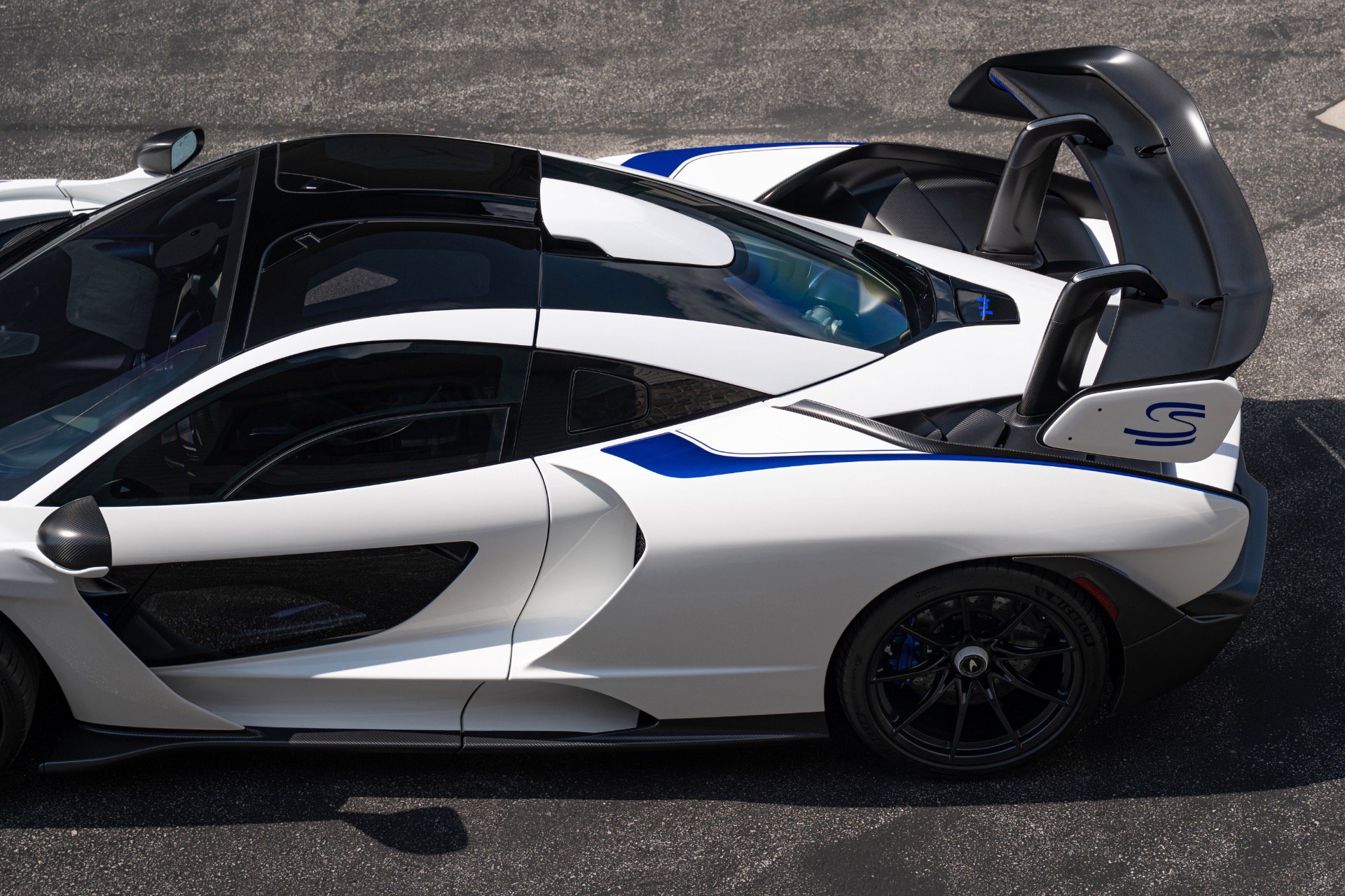 Used 2019 McLaren Senna RWD image 6