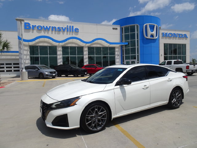 Used 2024 Nissan Altima 2.0 SR FWD image 1