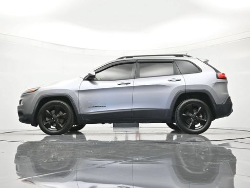 Used 2016 Jeep Cherokee Latitude FWD image 43