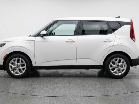 Used 2025 Kia Soul LX w/ LX Technology Package image 5