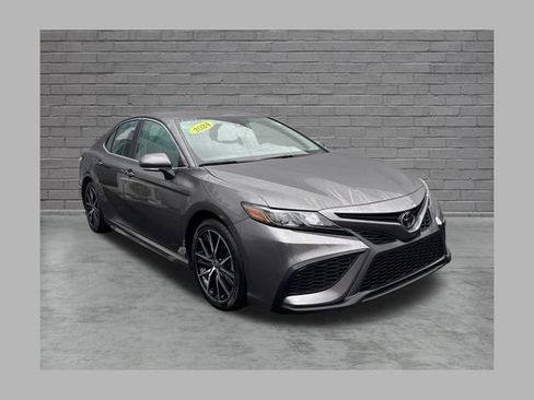 Used 2024 Toyota Camry SE w/ Convenience Package FWD image 1