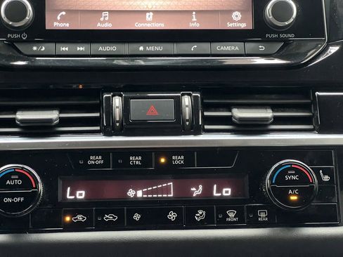 Used 2022 Nissan Pathfinder SV image 4