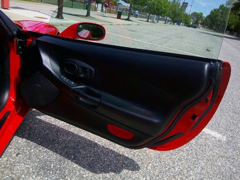 Used 2004 Chevrolet Corvette Coupe RWD image 28