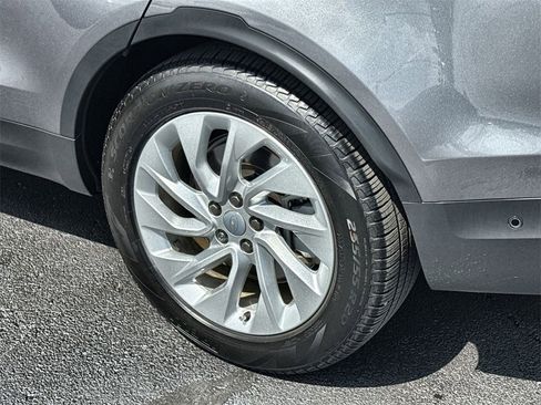 Certified 2025 Land Rover Discovery S image 11