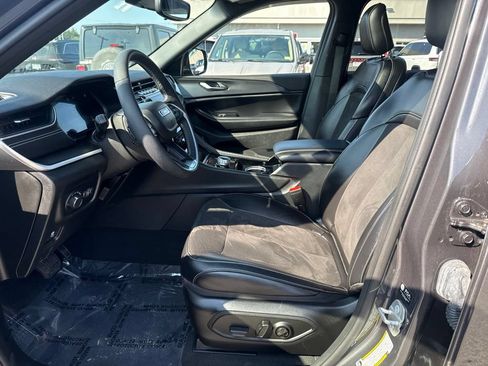 Certified 2023 Jeep Grand Cherokee Altitude AWD/4WD image 15