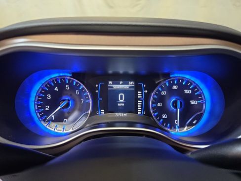Used 2023 Chrysler Voyager LX FWD image 10