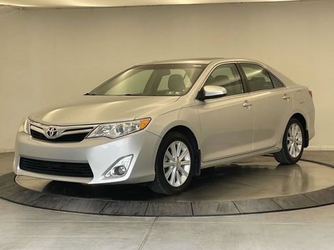 Used 2012 Toyota Camry XLE w/ Leather Pkg FWD image 1