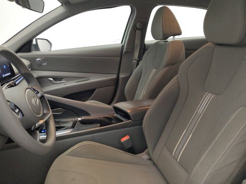 Used 2024 Hyundai Elantra SEL FWD image 17