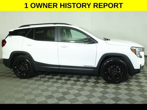 Used 2023 GMC Terrain SLE w/ Driver Convenience Package AWD/4WD image 2