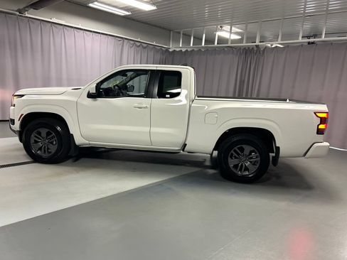 Used 2025 Nissan Frontier SV RWD image 4