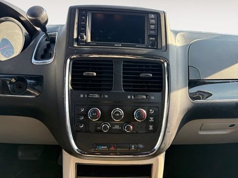 Used 2017 Dodge Grand Caravan SXT FWD image 11