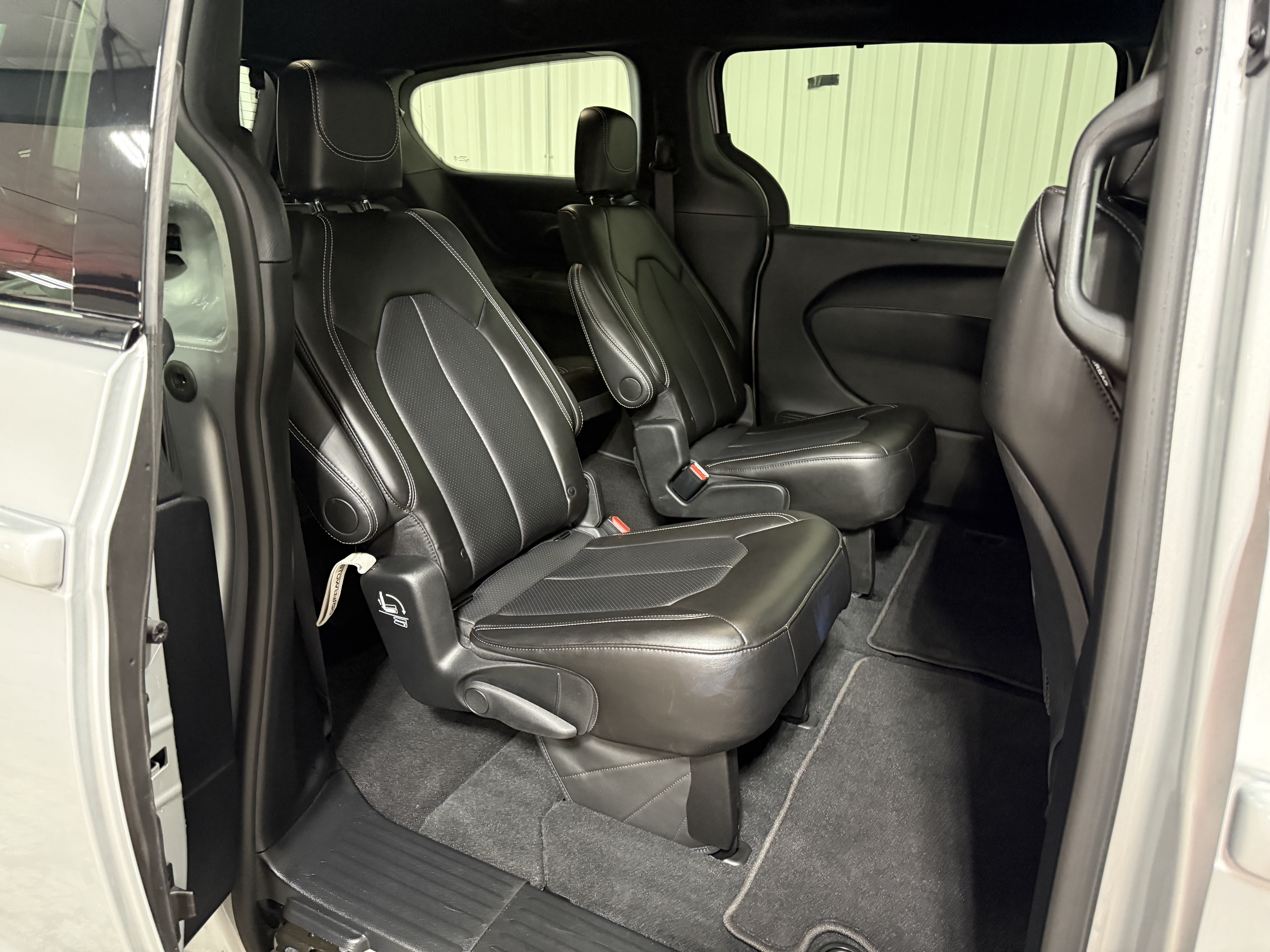 Used 2024 Chrysler Pacifica Touring-L w/ S Appearance Package FWD image 8