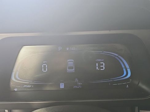 Used 2024 Hyundai Elantra SE image 15