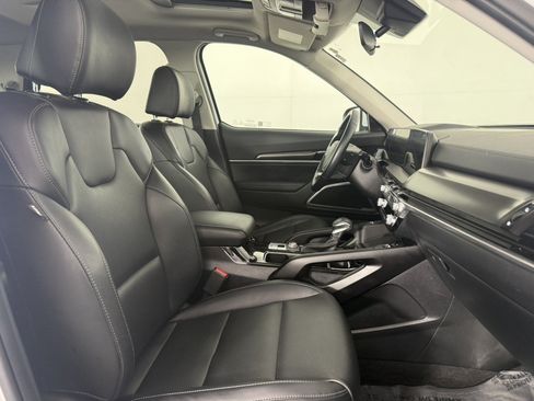 Used 2025 Kia Telluride S FWD image 10