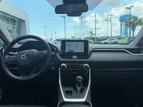 Used 2025 Toyota RAV4 XLE FWD image 10