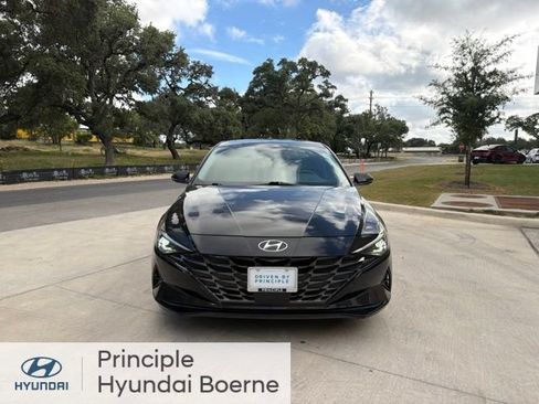 Used 2022 Hyundai Elantra Limited FWD image 7