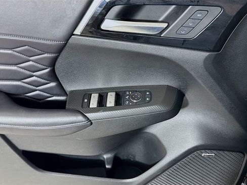 Used 2025 Mitsubishi Outlander SEL image 16