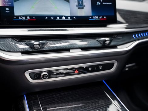 Used 2025 BMW X7 xDrive40i w/ M Sport Package image 50