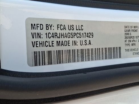 Used 2023 Jeep Grand Cherokee Altitude image 28