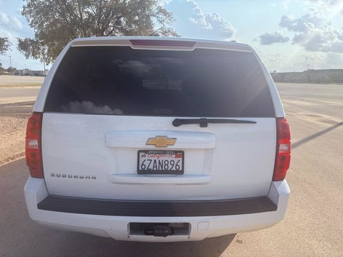 Used 2013 Chevrolet Suburban LS RWD image 38