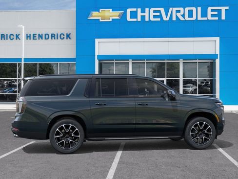 New 2026 Chevrolet Suburban RST image 7