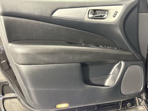 Used 2019 Nissan Pathfinder SL image 32