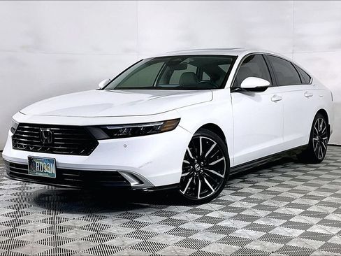 Used 2024 Honda Accord Touring image 1